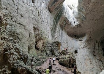 Tour_Lukovit_Prohodna_cave